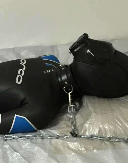 a-sum-a: Asuma is in a wetsuit, motorcycle boots ,gloves and neoprene hooded gasmask. Chained to the bed with leather restraints for 2hours.  It’s hard to breath because the inlet hole is very small, but there is no way out! 