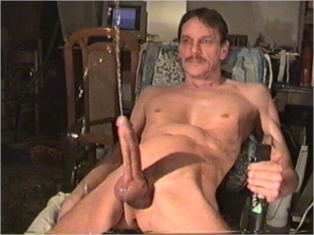 pissing-boys:  Piss on me on twitter! http://is.gd/pissingtwitter 