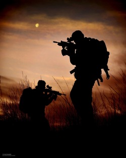 gunrunnerhell:  Silhouette Royal Marines from 43 Commando Fleet Protection Group are silhouetted during a training exercise near Glen Fruin, Argyll and Bute, Scotland. Located at HM Naval Base Clyde, 43 Commando help safeguard the ships and submarines