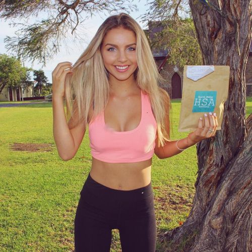 Workouts with @healthshakesau to keep me strong ✔️💪 P.s. bra was showing and it was bothering me.. This top quality photoshop job bothers me almost as much 🤔 by __jadewilson