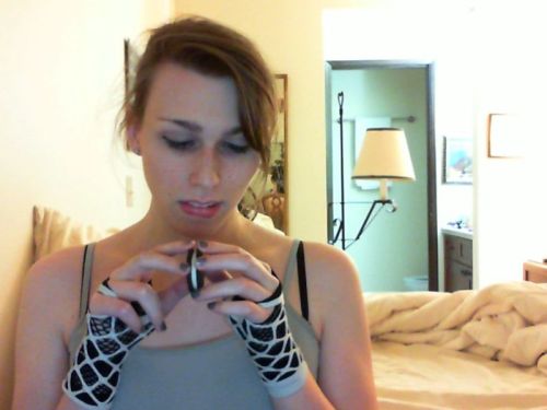 lil-uni:  I haven’t uploaded an album in awhile… So here is me eating an oreo! Feeling the black/white :3 <3New videos soon!~