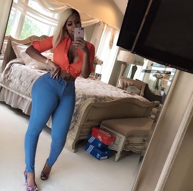 bigbuttsthickhipsnthighs:  Deelishis got body