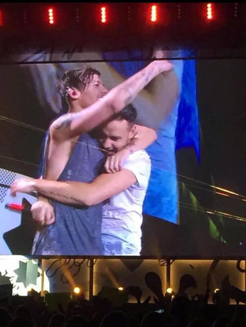 liamotra: Lilo hug- Milwaukee