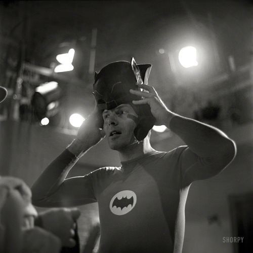 fer1972:Adam West and Burt Ward getting ready in the set of the TV show “Batman” in 1966. From a ser