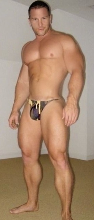 underwearhunks:  Follow UnderwearHunks at             http://underwearhunks.tumblr.com  Handsome, muscular and with an awesome bulge - WOOF