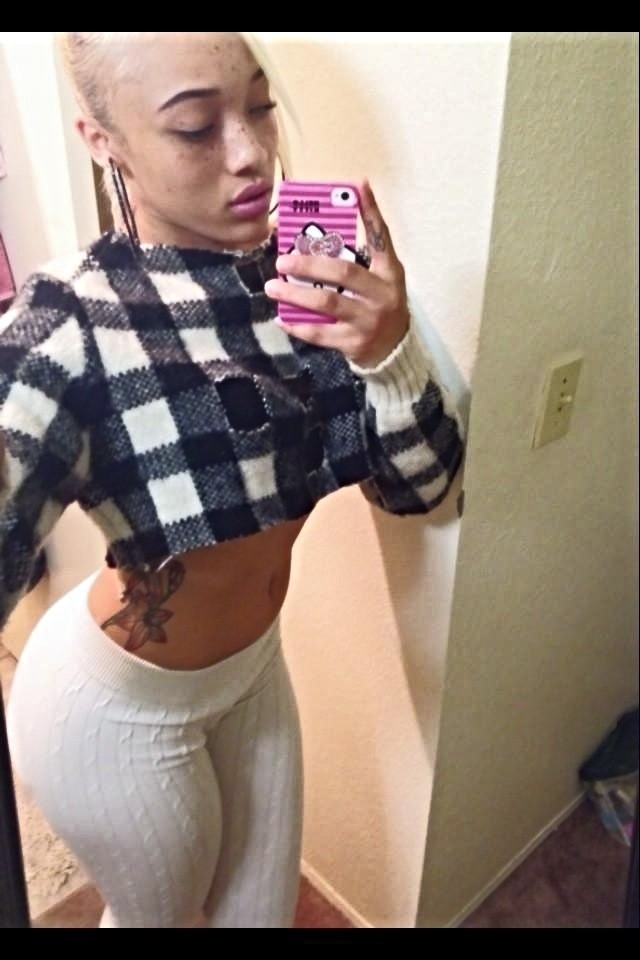 girlzinsnapbackz:  Cocaine Lorraine