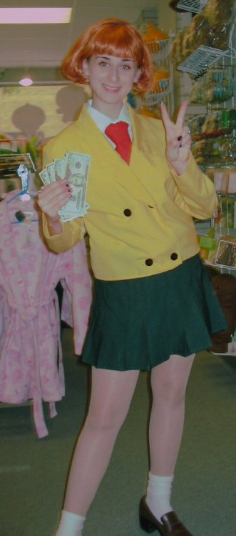 A Jinnai Nanami cosplayer wearing sheer pantyhose.