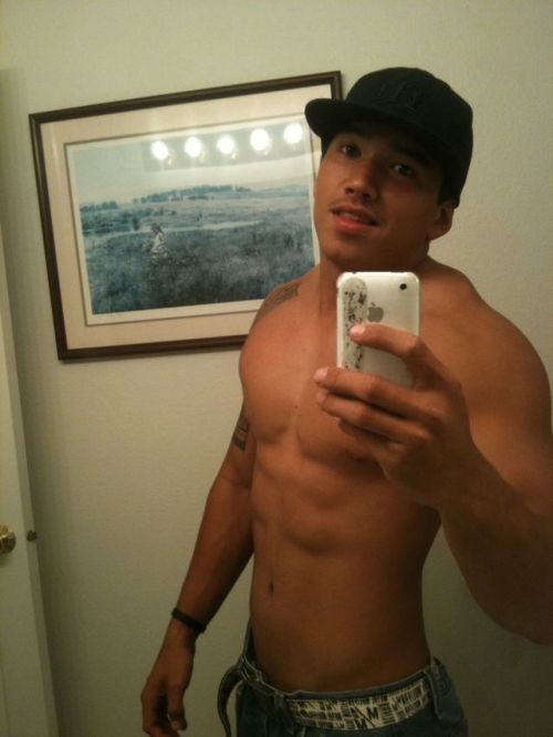straight808exposed: aznconnotation:  808cutiesallday: hes so sexy   yes he is   WOW. 