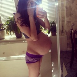 preggogirl:  Love that her bump is all at