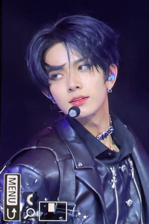 Kinda Upset I Didnt Wake Up To A Heeseung Shaped Present Under My Tree Buttrtttt Lets Just Admire My