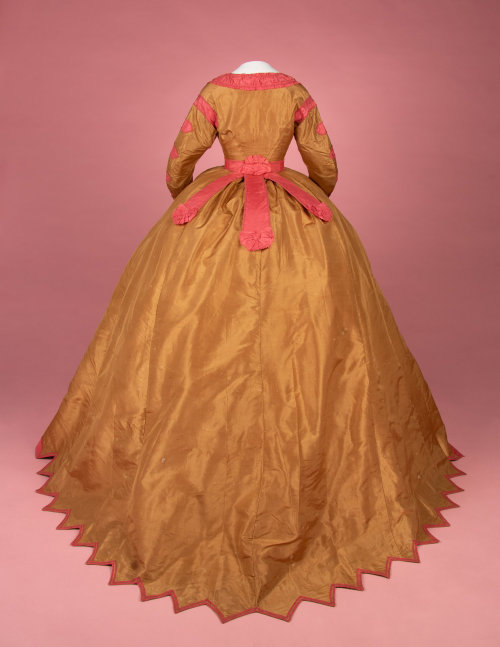 fripperiesandfobs:Evening dress, 1860′sFrom Hindman