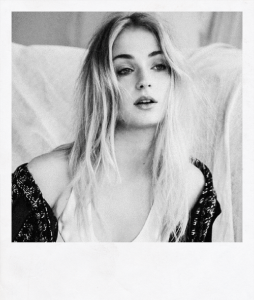 anthenia:Sophie Turner for Marie Claire UK.