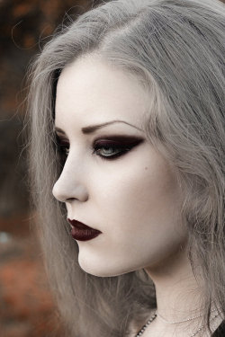 oh-sadness-still-with-me:  gothicathegoth: