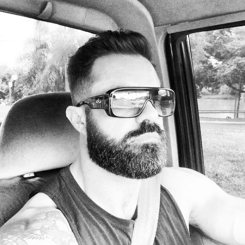 beardburnme:  “Barba, cabelo e bigode! 5 minutes de beleza! 😎😂😂😂” by @feramancio on Instagram http://ift.tt/1IseXnS