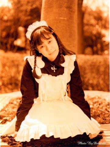 Yuma Wears Meta’s Apron Skirt (mini Length) In White. 