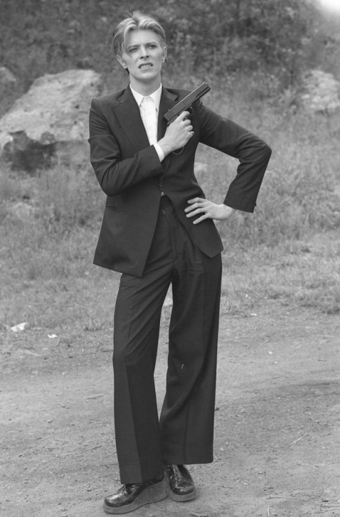 night-spell:David Bowie on the set of The Man Who Fell To Earth © StudioCanal 