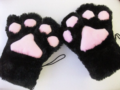 tinysecretworld:  Okay let me tell you a little story One day I brought these paws into college, (this was before me and my master got together) and when I got them out my old friend mentioned that I go crazy over cat paws if I see them. My master who