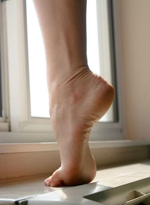 the-pedi-connoisseur:  Feeling rather soleful today!
