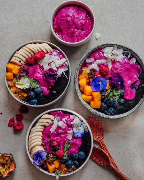 Devouring pitaya bowls is quite easy right? Even three of them - if there is cauliflower and cosmic 