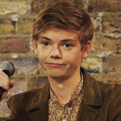 Thomas Brodie-Sangster  Tumblr_pa0nth8OPn1xpvtopo9_250