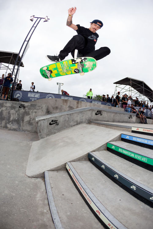 Catch. Luan Oliveira, Fakie Hardflip, Buenos Aires.Full video: gonike.me/ruta-panamPhoto: Mar