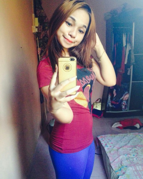 dickyrider:awekcomel:Nadirah.nurulBody paling win.. perfectNmpak belahan pepek tu