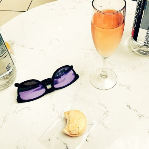 Saturday afternoons 🥂    #georgia #atlanta #macarons #champagne #rose #oakley #purple #marble #essentiawater #leighbeetravel  (at North Point Mall)