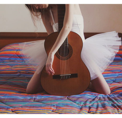 girls-snap:  Untitled by FabriziaMiliaPhotos 