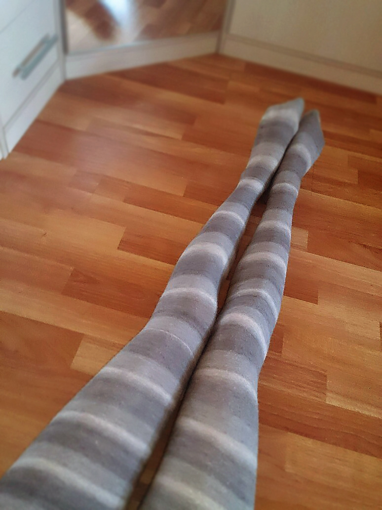 pur-purblr:  my pantyhose~