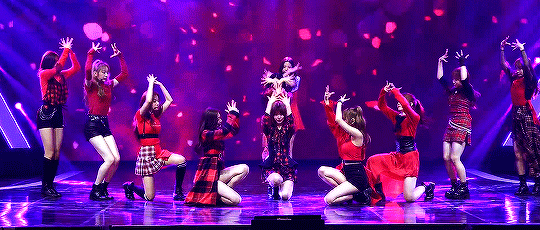 junghosyub: la vie en rose - formations 🌹