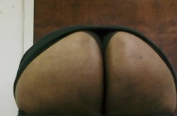 apollo2095:  bigbootybrotha:  bigbootybrotha:  Vida from tha back… bending  Phatness????  Spread those phat cheeks so i can get between this caramel cakes 