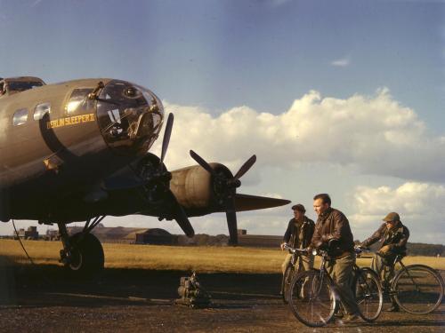 fcba:An American B-17 and her crew in England in 1942. (LIFE/Margaret Bourke-White)