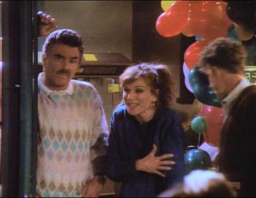 Evening Shade (TV Series)’Herman and Margaret Sitting in a Tree,’ S1/E22 (1991), As the town prepare