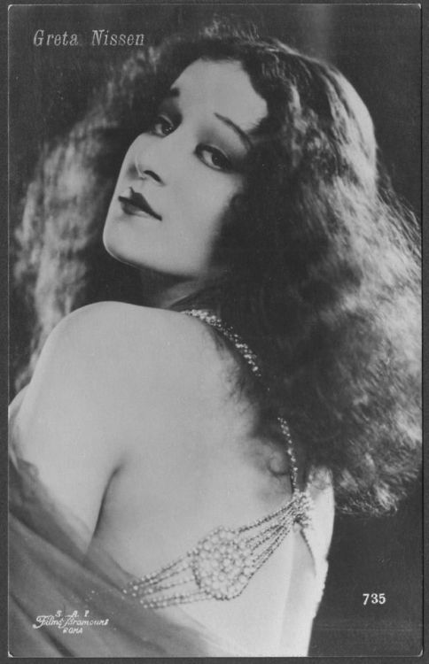 belladonna10:  Dancer and silent film queen Greta Nissen circa 1920