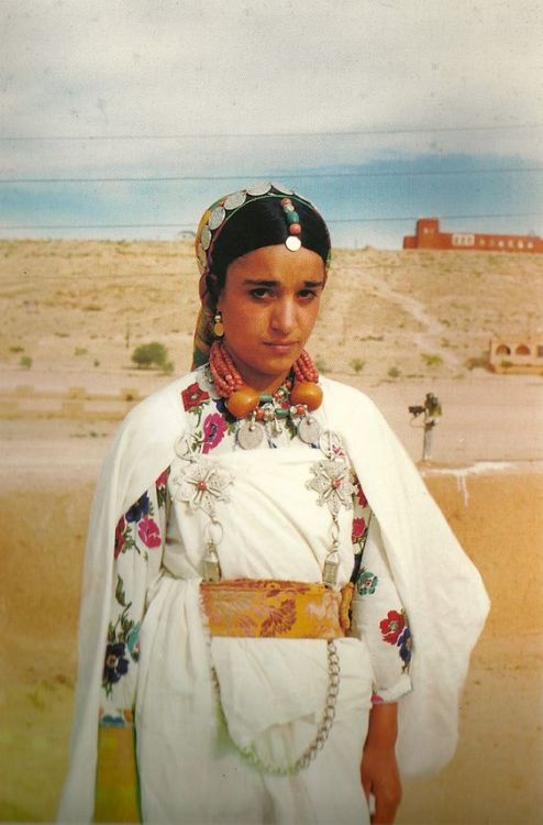 witch-of-habonim-dror:Jewish woman from Tineghir, 1958.