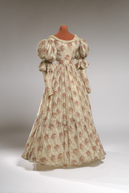 lesmiserablesfashions:Day dress c. 1827-32 [x]