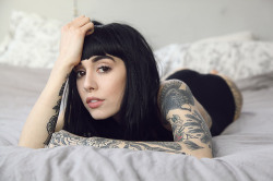 grinned:  Hannah Snowdon by jadecarneyphotography