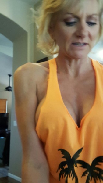 Side Boob Milf