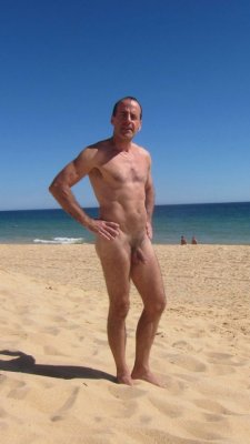 alanh-me: 38k+ follow all things gay, naturist and “eye catching” 