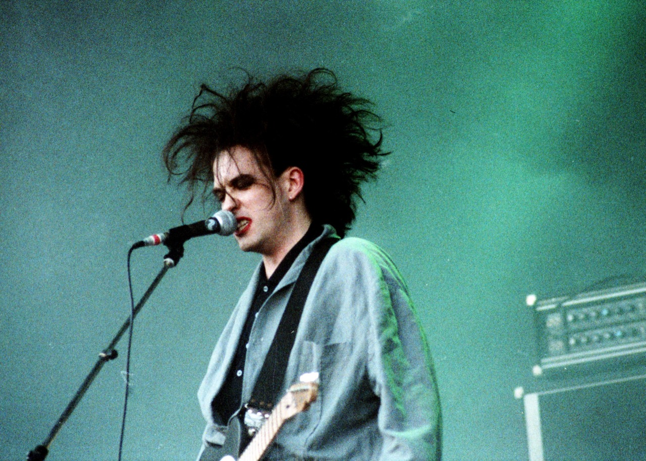 black-market-musick:  Robert Smith, Pinkpop Festival -1986. 