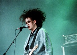 black-market-musick:  Robert Smith, Pinkpop