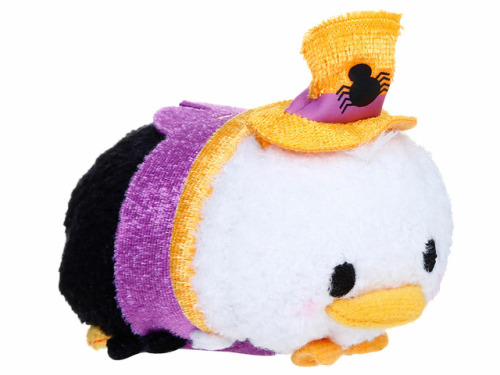 Halloween Mickey, Minnie, Donald, and Daisy Tsum Tsums have started surfacing in Target stores! 