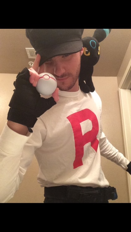 mistakes-made-fun:  Rocket grunt Grey would like to battle!