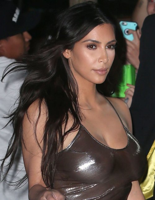 dreadinny:   Kim Kardashian – Braless See-Through Candids in New York  