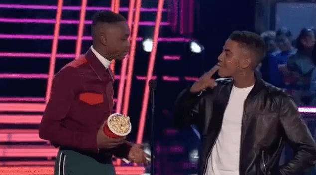 mtv:congrats on winning best kiss, ashton + jharrel 💘