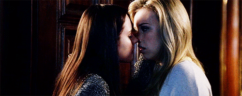 lipstick-lesbian:  ♀♡♀ 