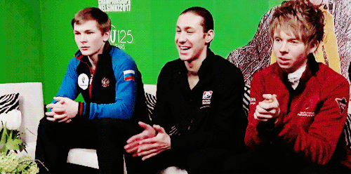 xoxomyseriesxoxo:2017 Worlds | Green Room moments (during men’s FS)