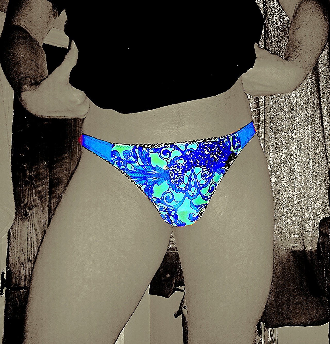 robeatsbooeybox:  Donning some fun blue filigree print panties today… so soft and