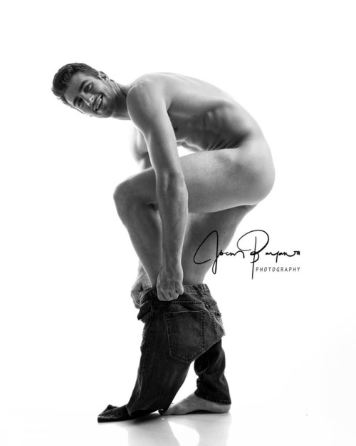 joembayawaphotography:Going commando! #malemodeltrending #modelos #doctors #physical #therapy #thera