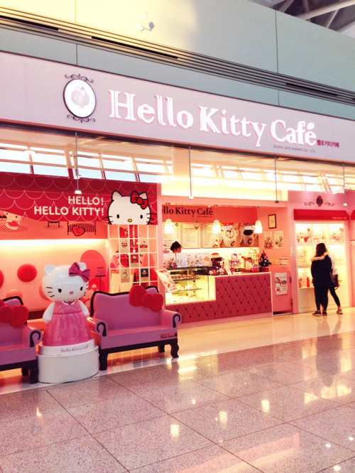 dearninety:  Hello Kitty Cafe, Incheon International Airport